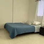 Excelente estudio en el barrio el Laguito